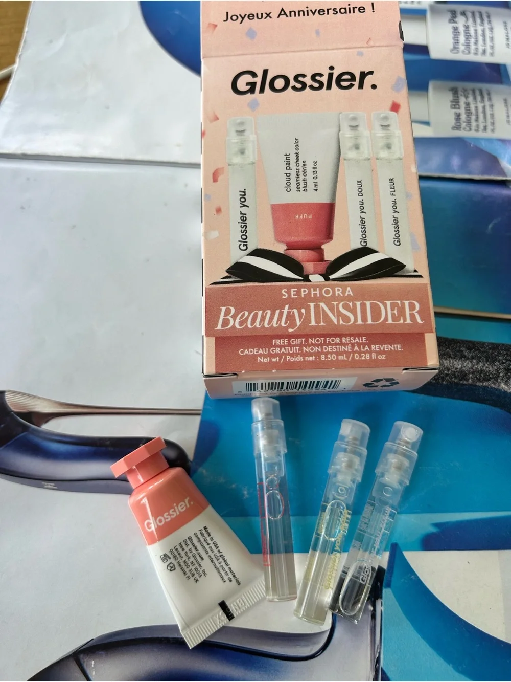Glossier  Beauty Insider Gift Set - cheek blush (puff) Pink and White set